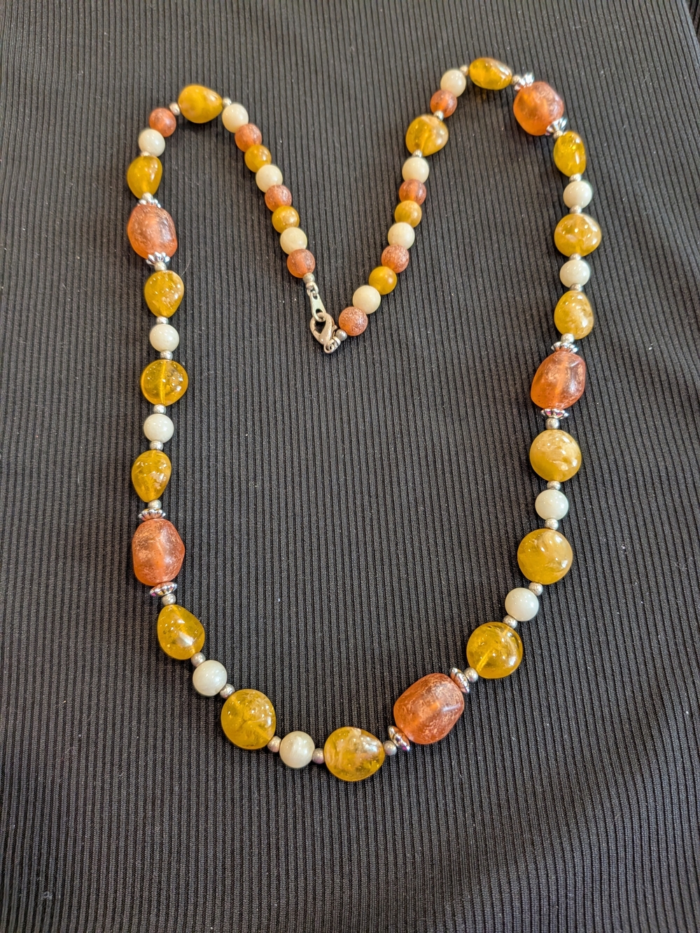 B#4: 1960s Vintage Amber-Tone Bead Necklace 12"
